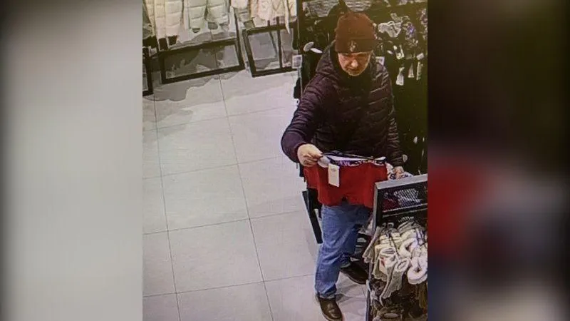 Мужчина закупился бюстгальтерами на деньги с украденной карты 