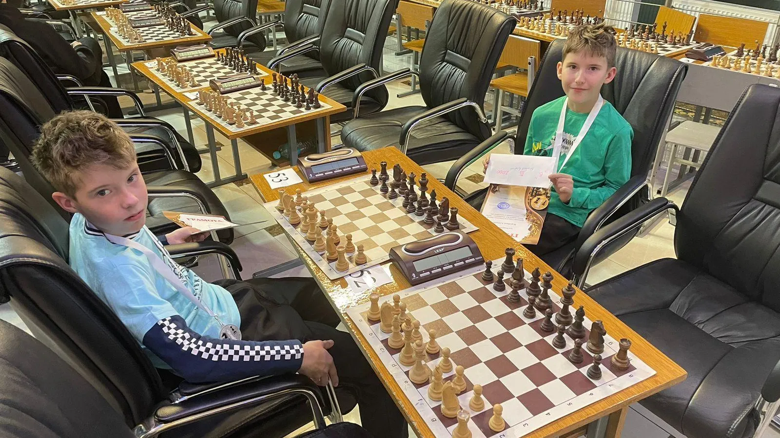 Двойной вызов: как каширские школьники соревновались сразу на двух шахматных досках