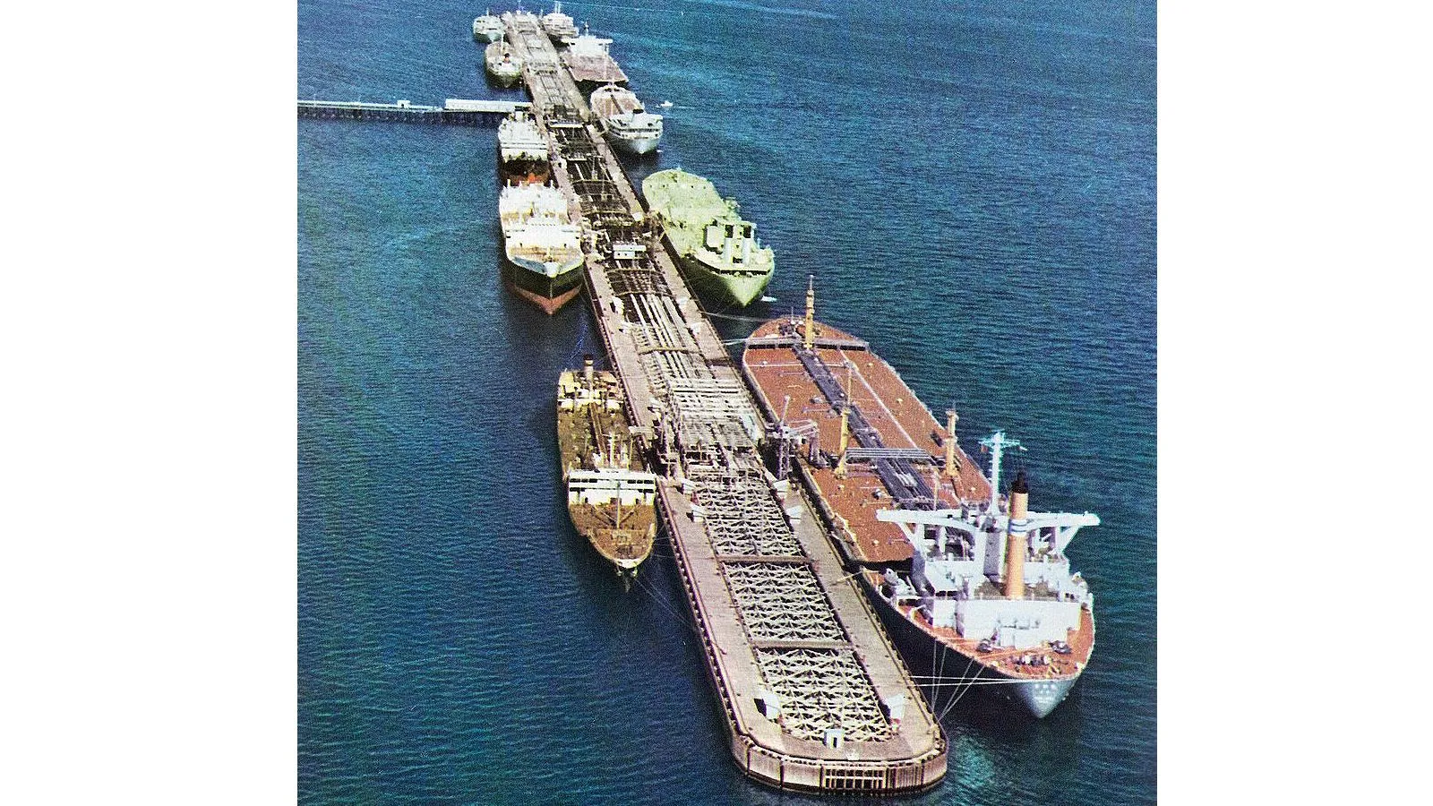 Загрузка танкеров в терминале острова Харг