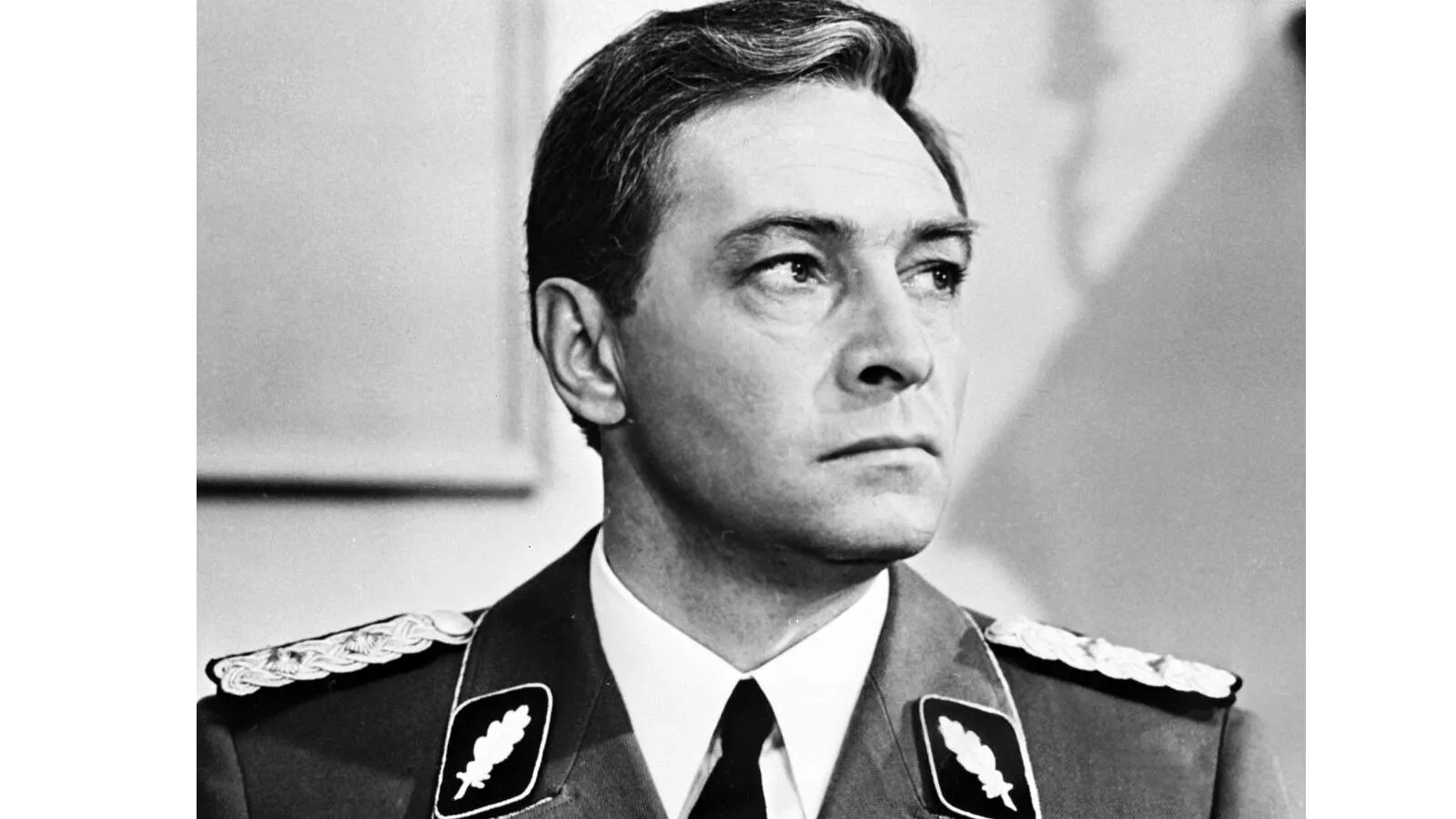 народный артист СССР Вячеслав Тихонов в роли Штирлица, х/ф «Семнадцать мгновений весны»