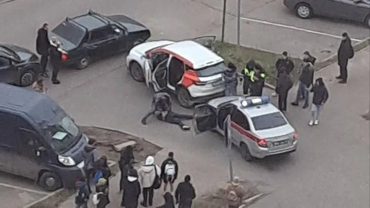 Подмосковные школьники устроили гонки с полицейскими на каршеринге