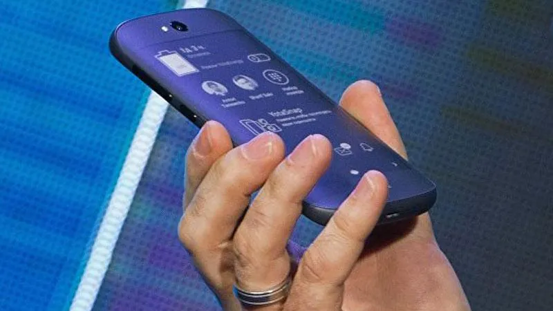 В Харбине компания «Ростех» показала новый смартфон YotaPhone 3