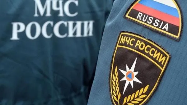 В Новосибирске крыша двухэтажного дома рухнула на мать с ребенком