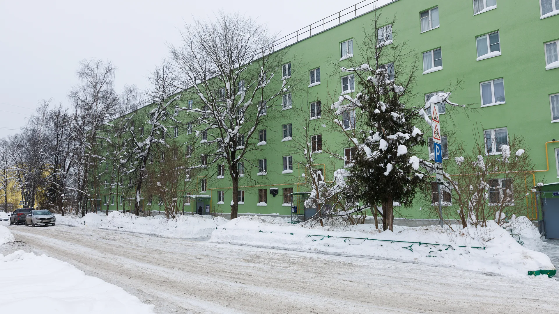 Многоквартирный дом № 4 на улице Центральной в деревне Ложки после капремонта в округе Солнечногорск