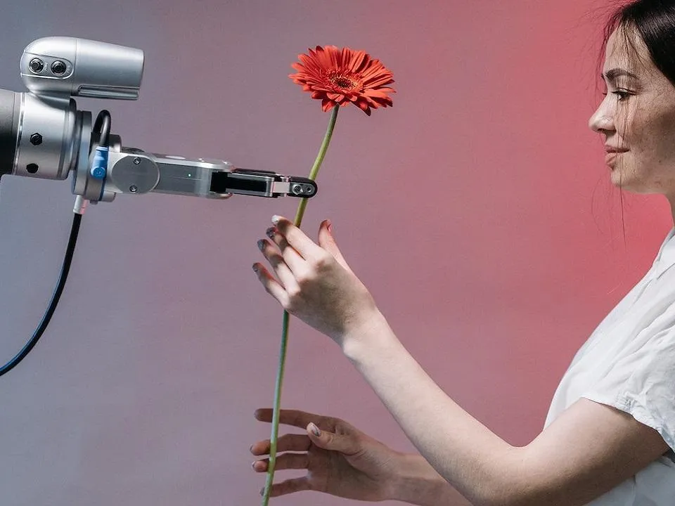 Копирайтер Томышева рассказала, как уживается с нейросетью, чтобы не лишиться работы