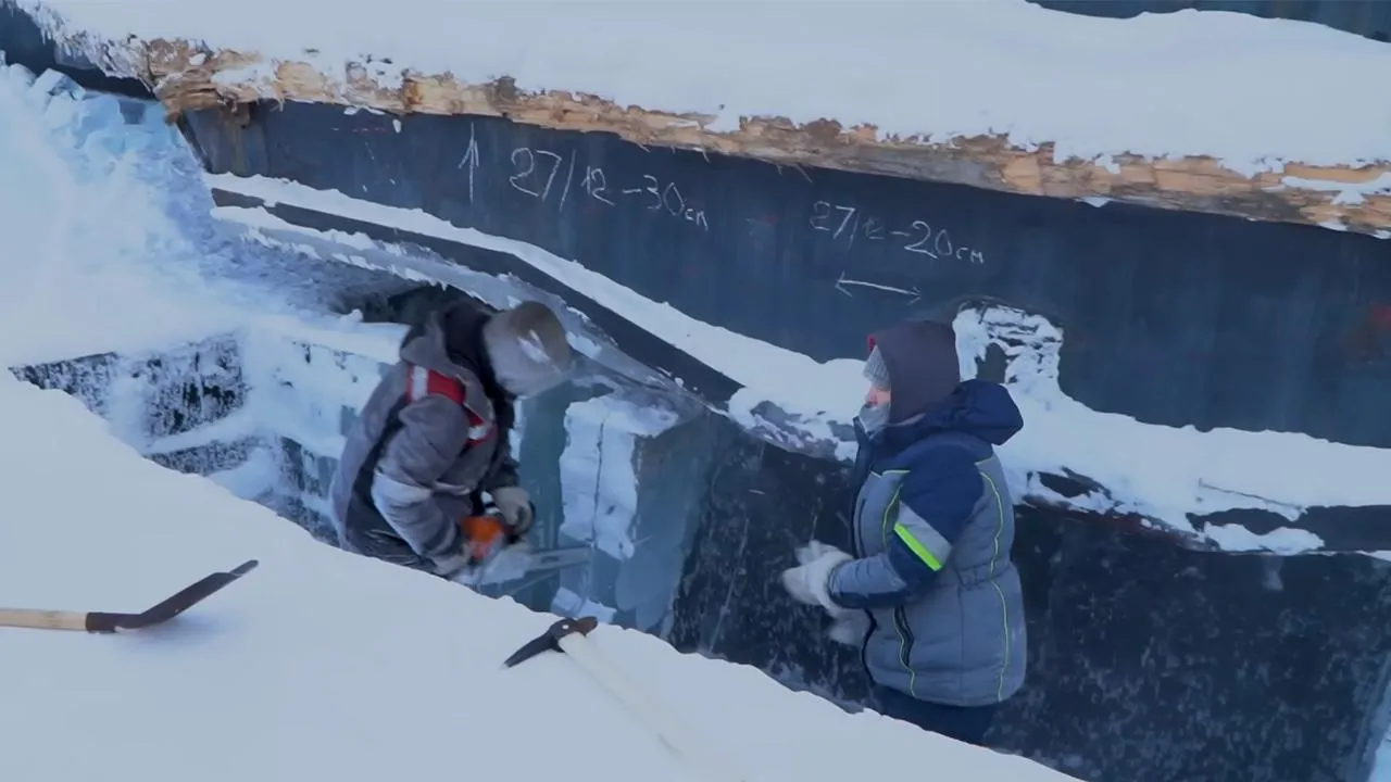 «Опасно прилипнуть»: единственная в мире женщина-выморозчик кораблей рассказала о своей профессии