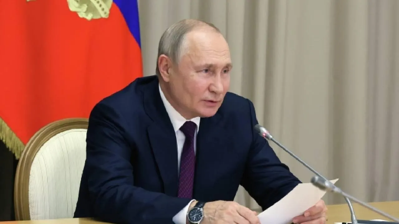 Мосты, гостиницы, дороги: Путин заявил о необходимости развития дальневосточных городов