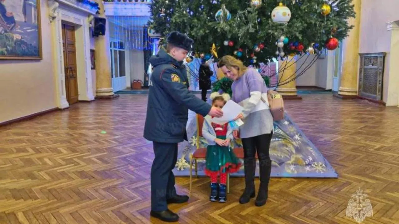 Сотрудники МЧС обеспечили безопасность на праздничных мероприятиях в Подмосковье