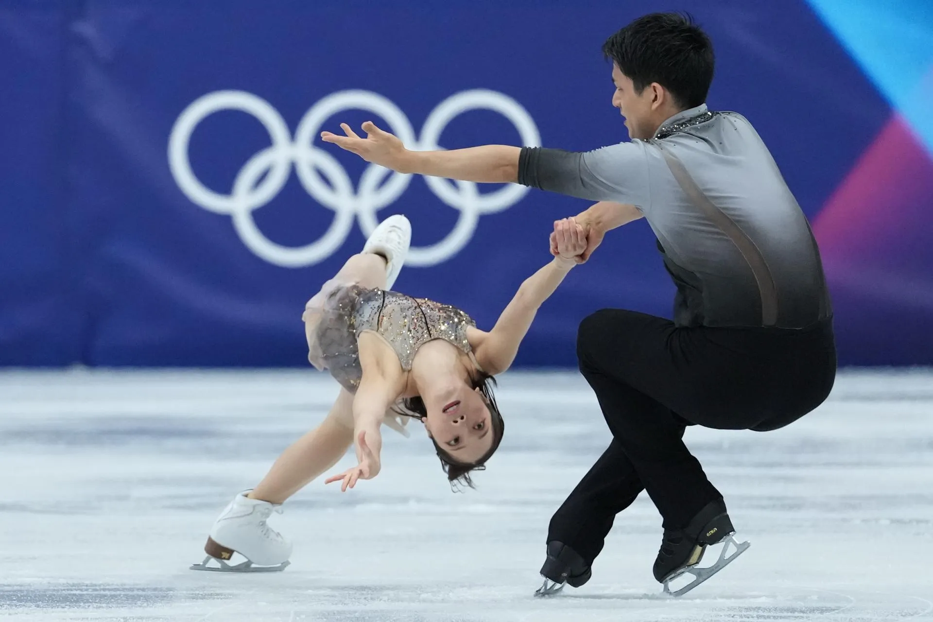 Японцы Рику Миура и Рюити Кихара. Darryl Dyck/Keystone Press Agency