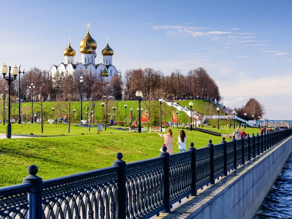 Бегство от черемуховых холодов: куда уехать из Москвы на майские праздники — недалеко и тепло