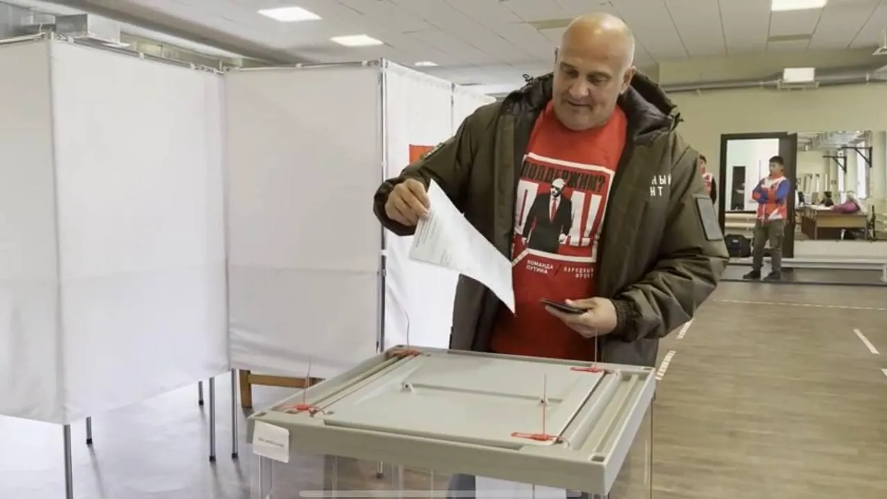 «Я патриот своей страны»: заслуженный артист России Алексей Огурцов проголосовал на выборах