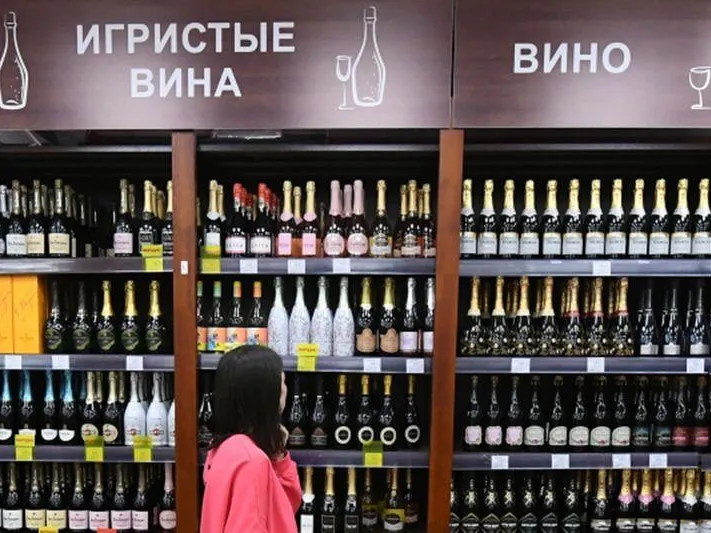 Ритейлеры рассказали, хватит ли россиянам алкоголя в Новый год