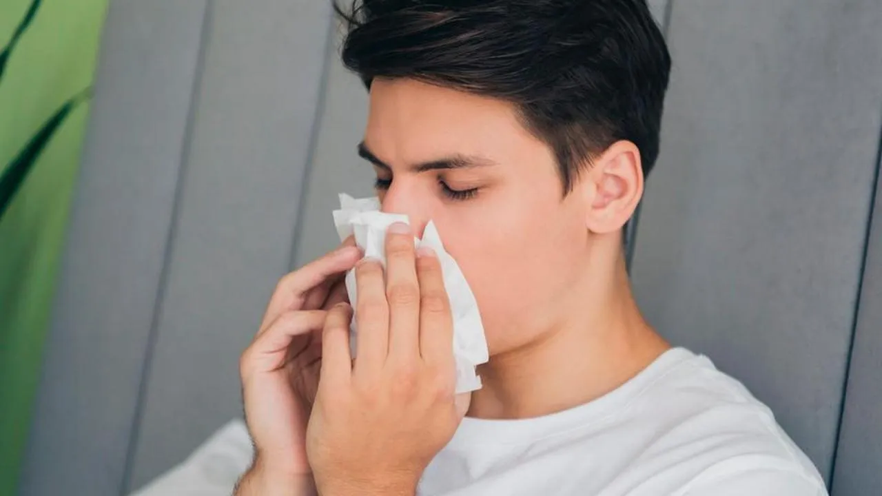 Тревожный сигнал: регионы снова начнут вводить маски как при пандемии