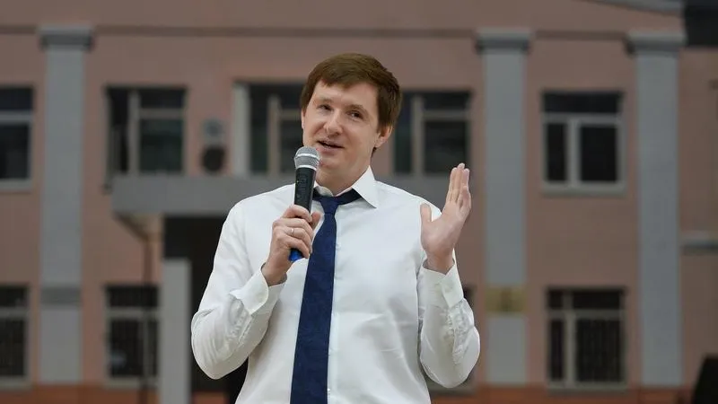 Победитель конкурса «Лидеры России» провел урок для королевских старшеклассников