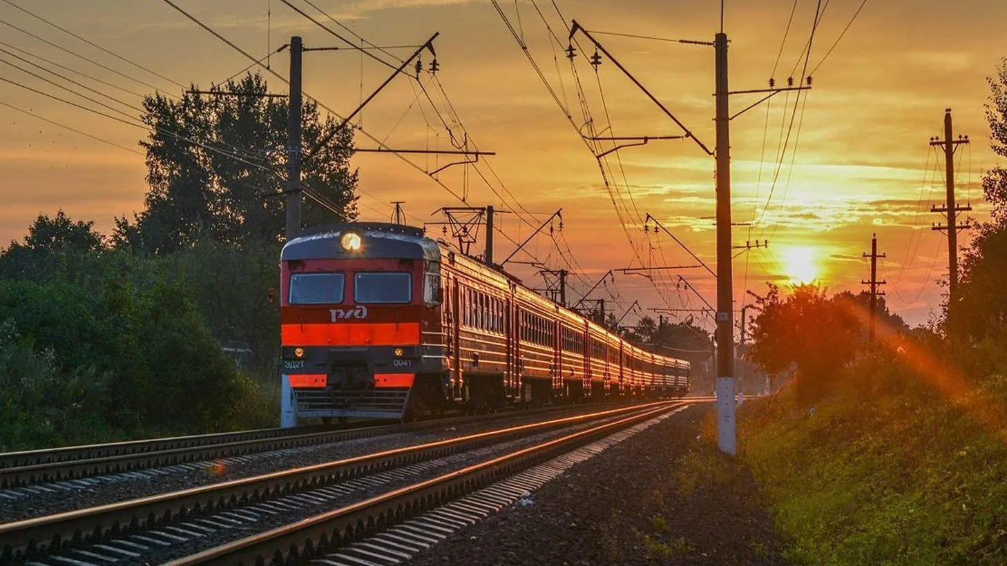 В Москве электричка насмерть сбила двух девушек-подростков