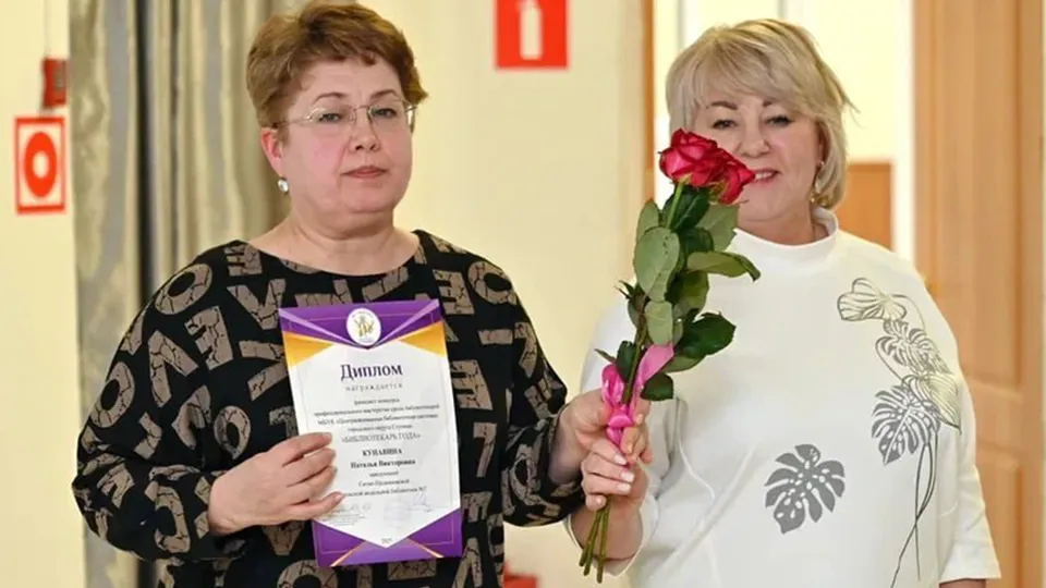 Победитель конкурса Наталья Кунавина (слева). Фото: Сергей Демянюк