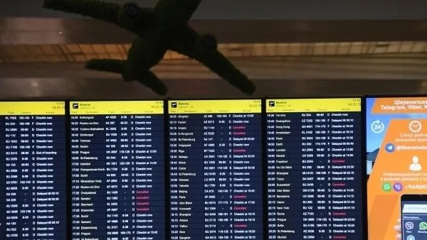 Более 40 рейсов задержали и отменили в столичных аэропортах