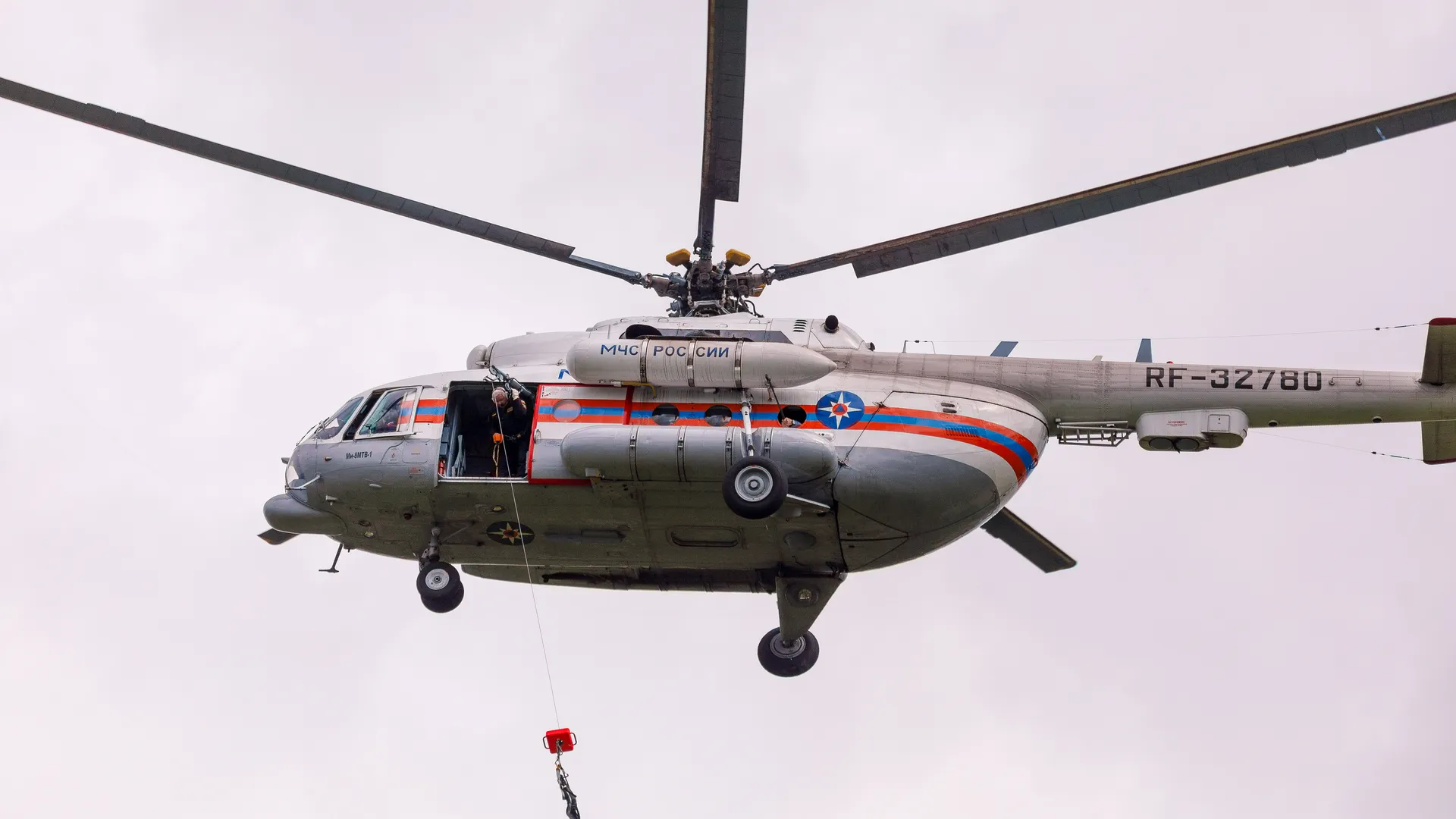 Рейс мобильной реанимации: самолет МЧС с операционной на борту совершил экстренный вылет в Грозный и вернулся обратно