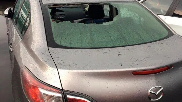 Градины в Подольске пробили стекла автомобилей - соцсети