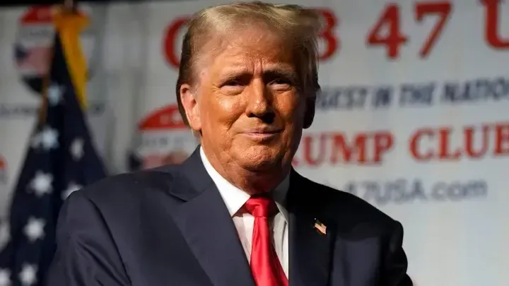 СМИ: Зеленский все последнее время пытается дозвониться Трампу, но тот его упорно игнорирует