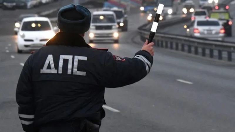 В Курганской области инспекторы ДПС остановили машину сразу с двумя пьяными водителями