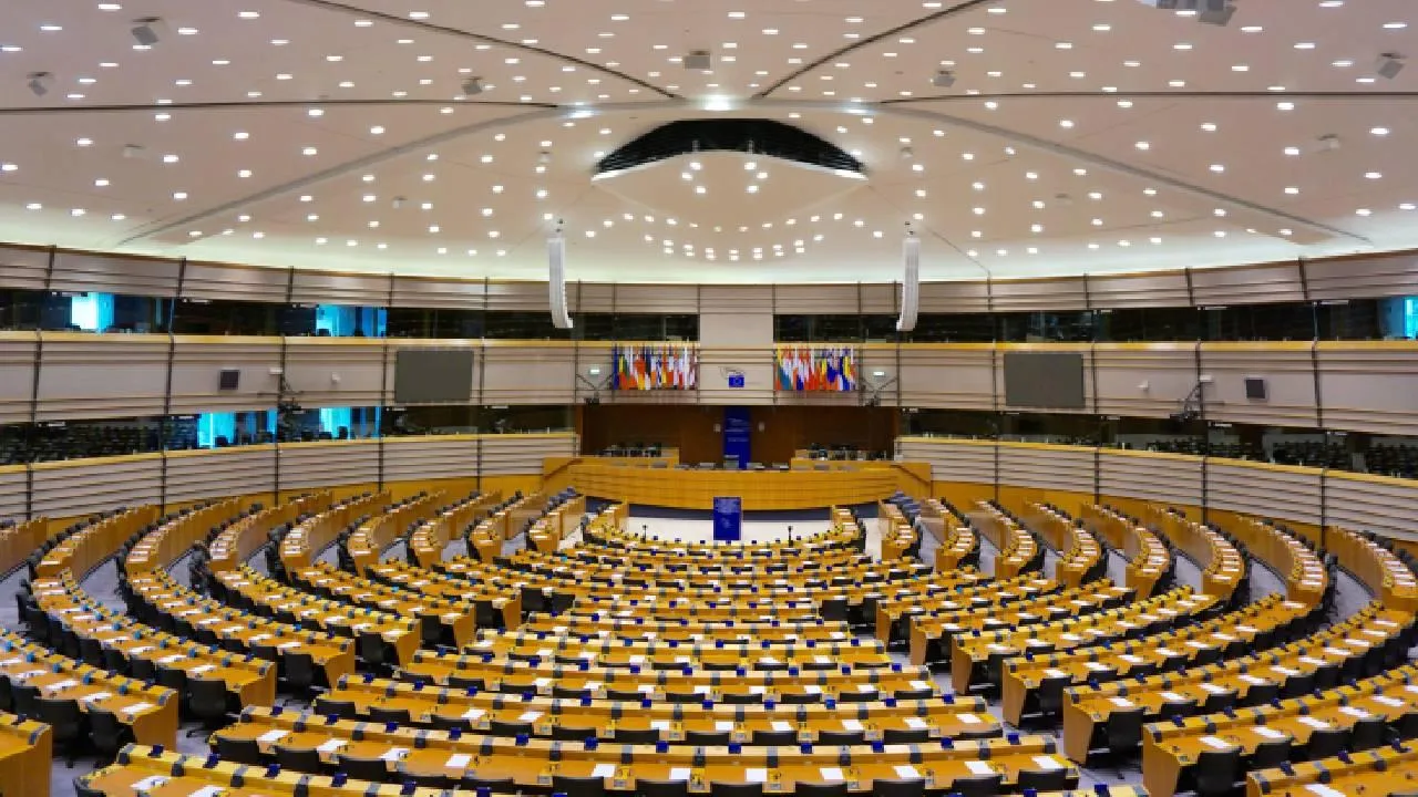 Европарламент отклонил вотум недоверия главе Еврокомиссии