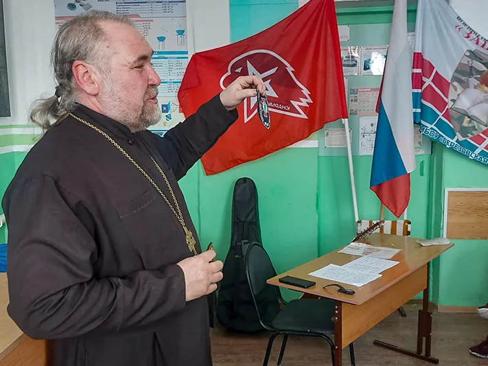 Бывший шахтер из Донбасса стал священником и отправил своего сына на спецоперацию