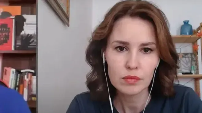 Сбежавшая из России экс-ведущая «Вестей» подала в суд на Роскомнадзор