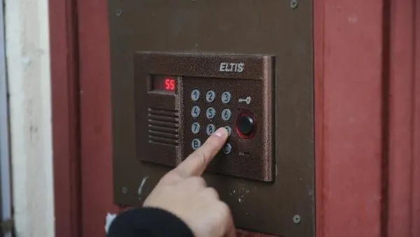 В Екатеринбурге домофонная компания наказала тех, кто не платил за обслуживание