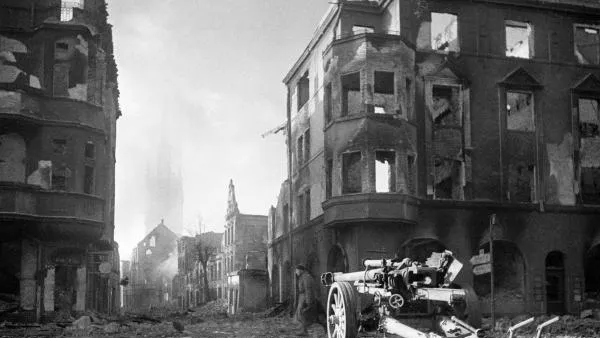 Великая Отечественная война 1941–1945 годов. Восточно-Прусская операция. Город Эльбинг (ныне Эльблонг, Польша) в день освобождения частями Красной армии