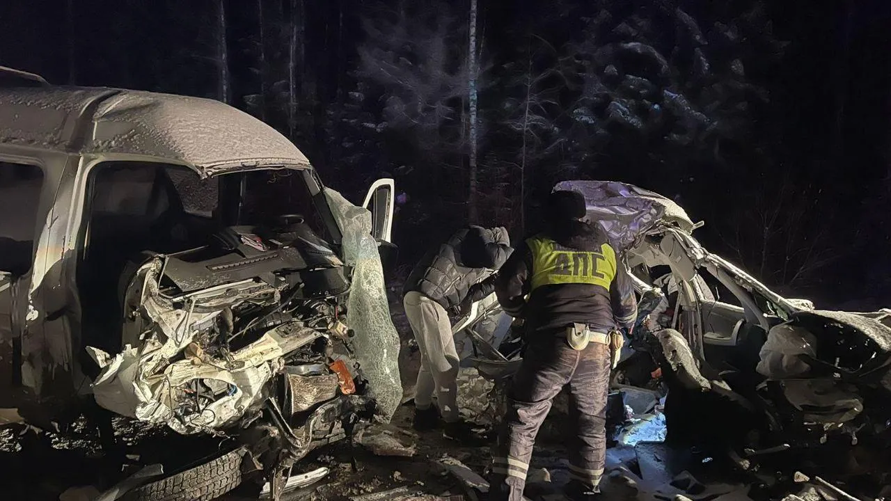 ГАИ показала кадры жуткой аварии на трассе в Свердловской области, где погибли пять человек