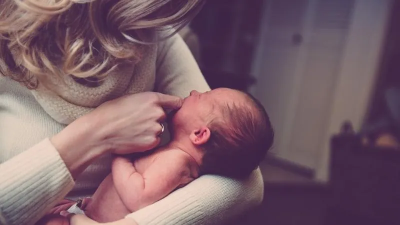 Почти 650 здоровых детей родилось от родителей с ВИЧ в Подмосковье в 2019 году