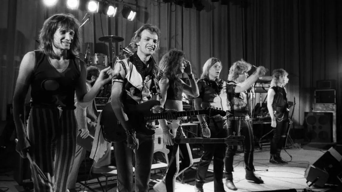 Рок-группа «Ария». Слева направо: Игорь Молчанов, Андрей Большаков, Алик Грановский, Валерий Кипелов, Кирилл Покровский. Игорь Михалев