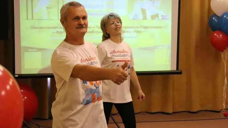 Йога, танцы и кино. Клуб «Активного долголетия» открылся в Озерах