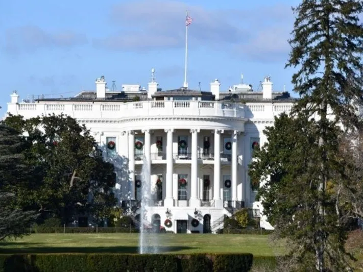 Россияне атаковали Белый дом США с поздравлениями Путину
