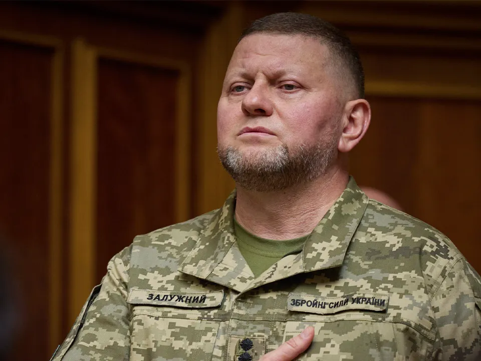 «Западные страны смеются»: выяснилось, почему оружие у спонсоров просит Залужный, а не Зеленский