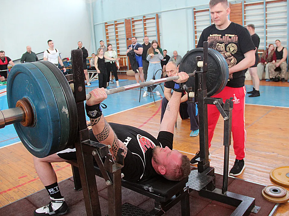 Куликов Илья, 1 место, взял 162 кг Фото: Владимир Гуськов