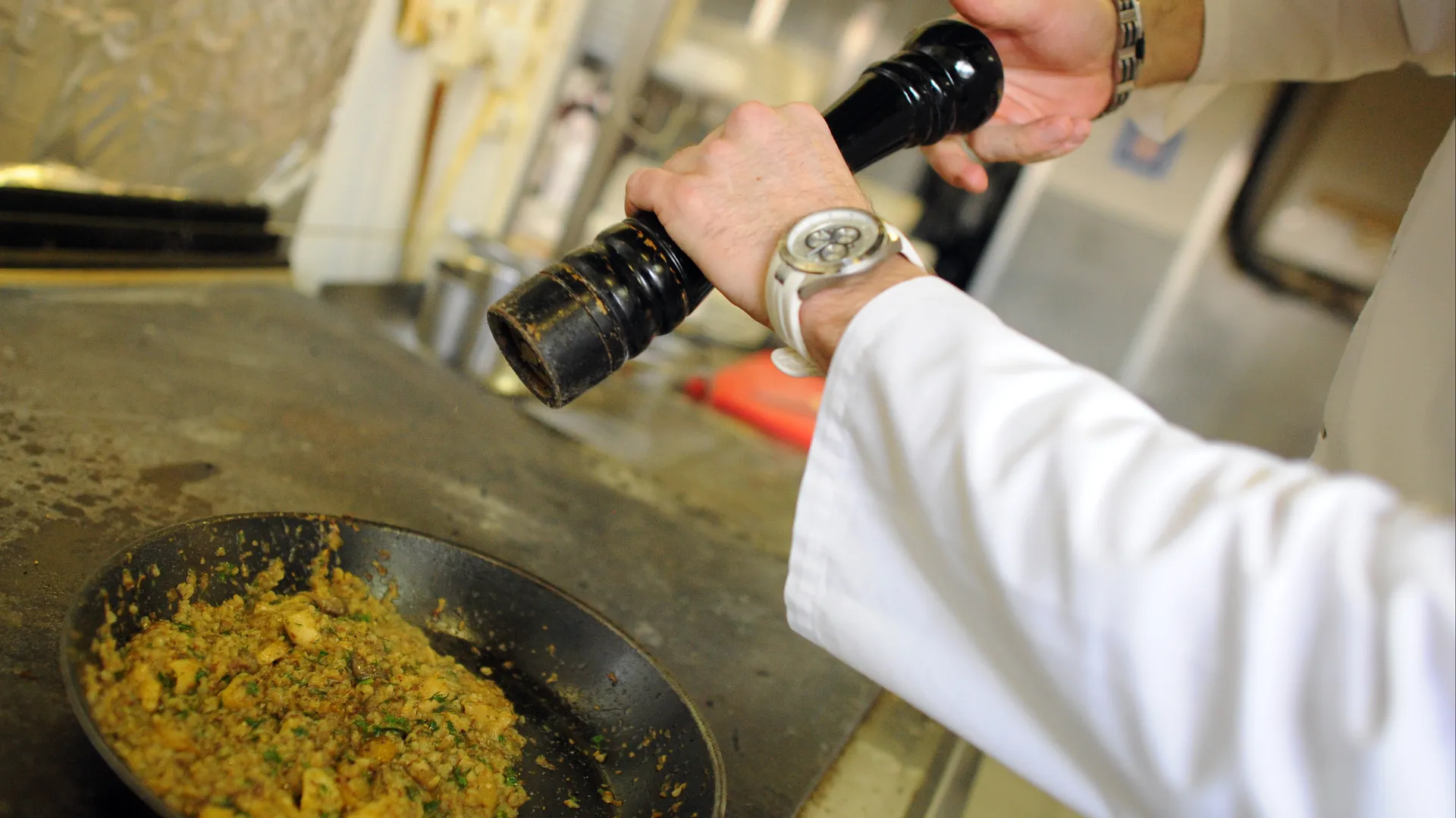 Приготовление гречневого ризотто с грибами