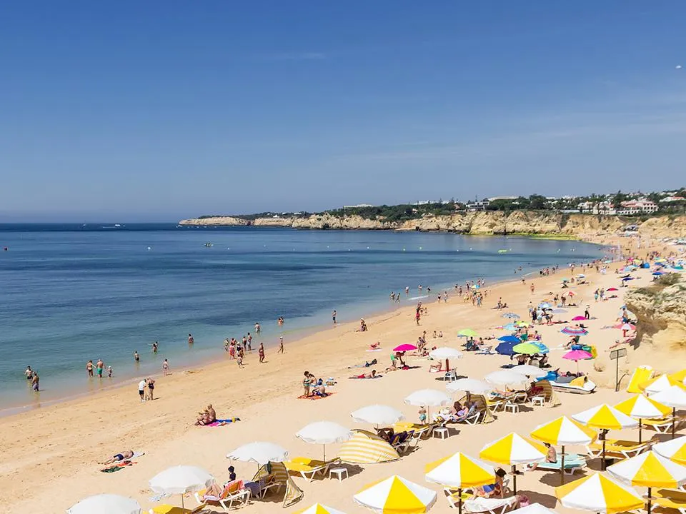 Гепатит и сепсис: врачи назвали главную опасность купания на пляжах Турции, где тайно сливают канализацию