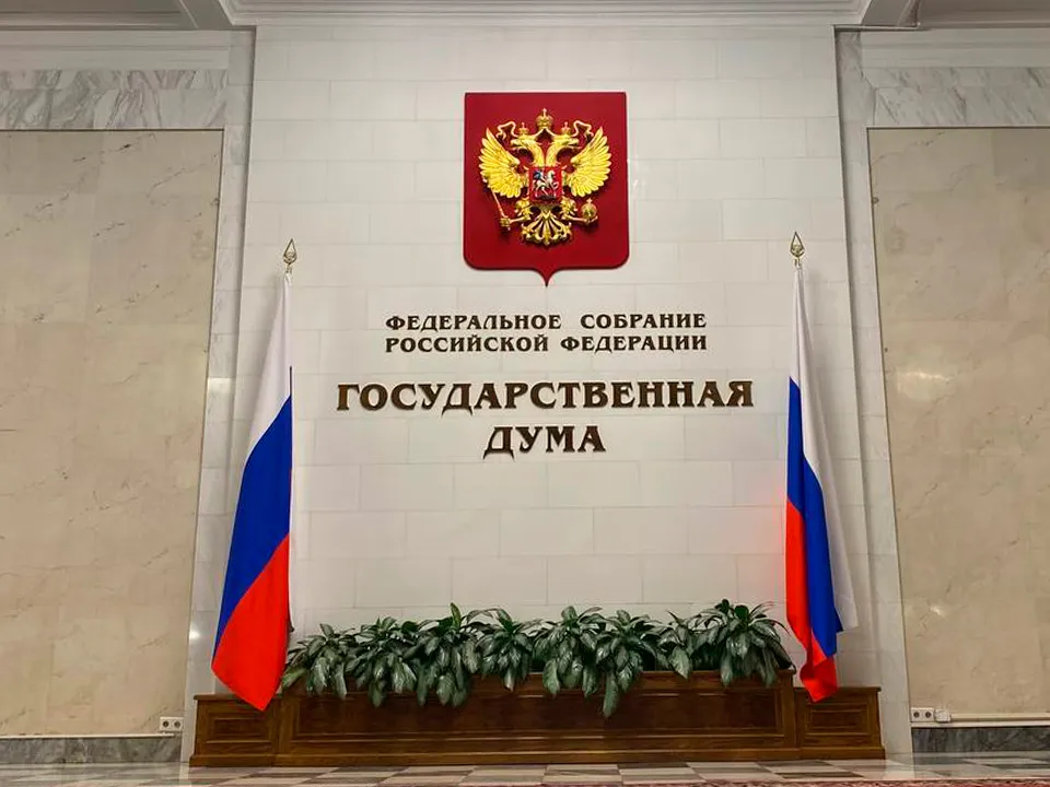 «Более миллиона человек не смогут выйти на рейс»: депутат Гусев предложил поддержать таксистов, чтобы они не обеднели