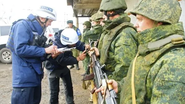 Эксперт рассказал, кто может помочь Киеву развести силы в Донбассе