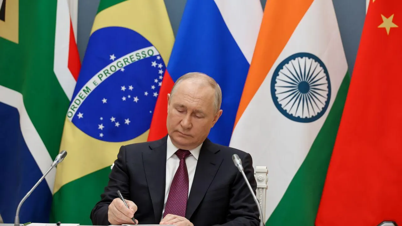 Путин: альтернативы нефти и газу в ближайшее время не будет