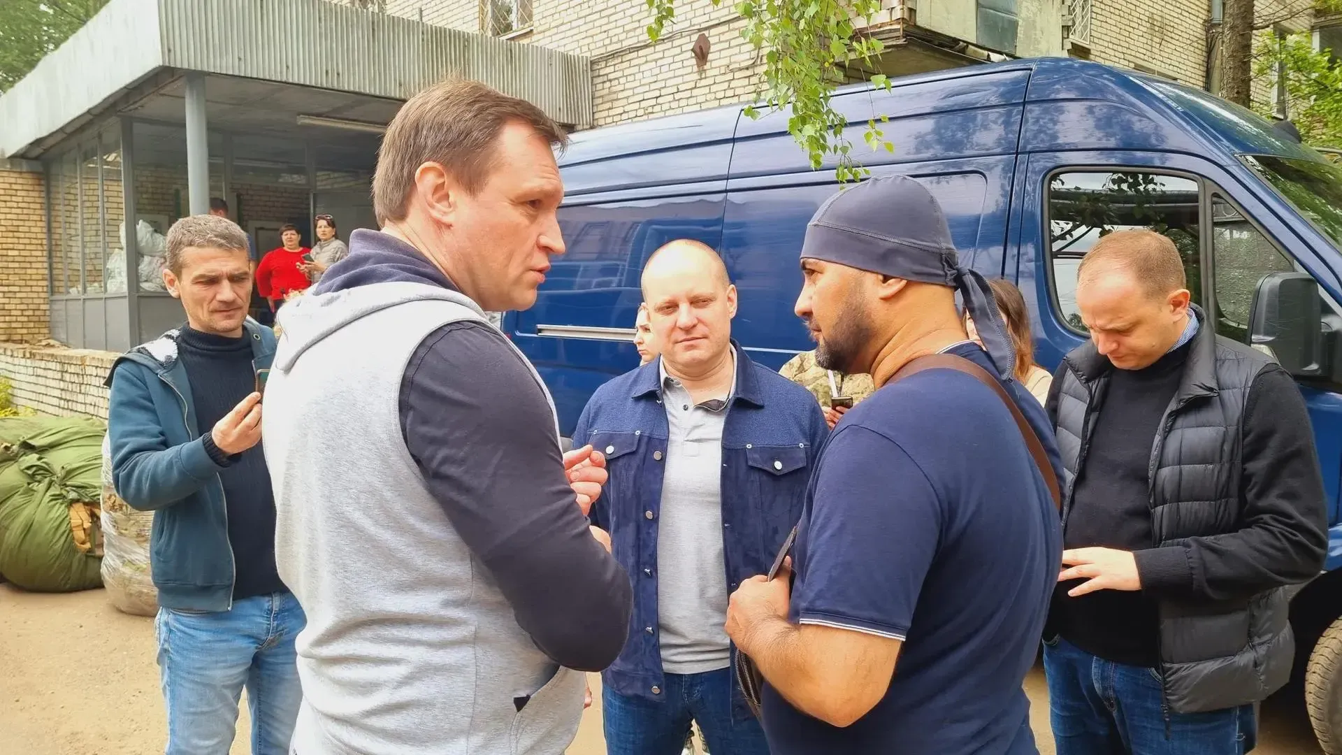 Глава Городского округа Пушкинский и волонтеры передали полезный груз на передовую