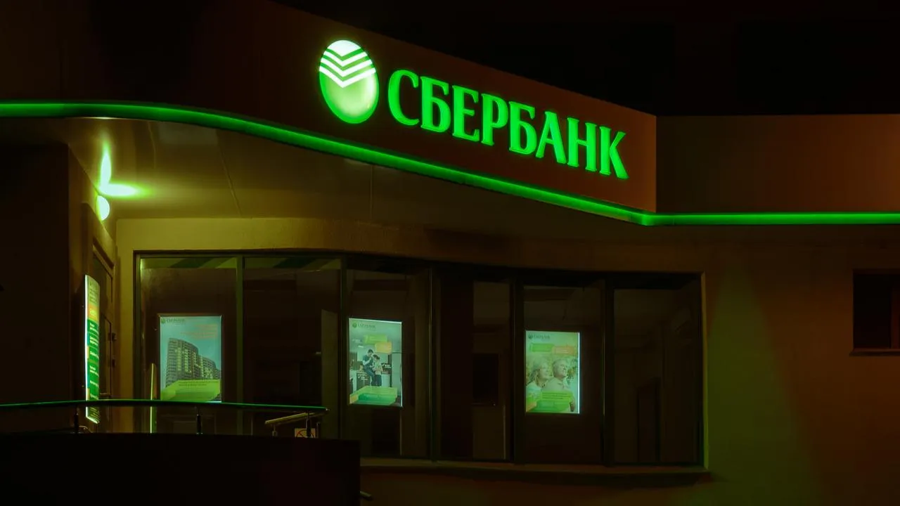 Сбербанк: мошенники используют гибридный способ воздействия на людей