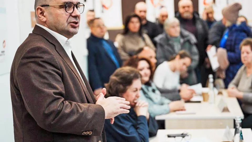 Глава г.о. Лосино-Петровский Сергей Джеглав (слева) на выездной администрации в п.Биокомбината Фото: пресс-служба администрация городского округа