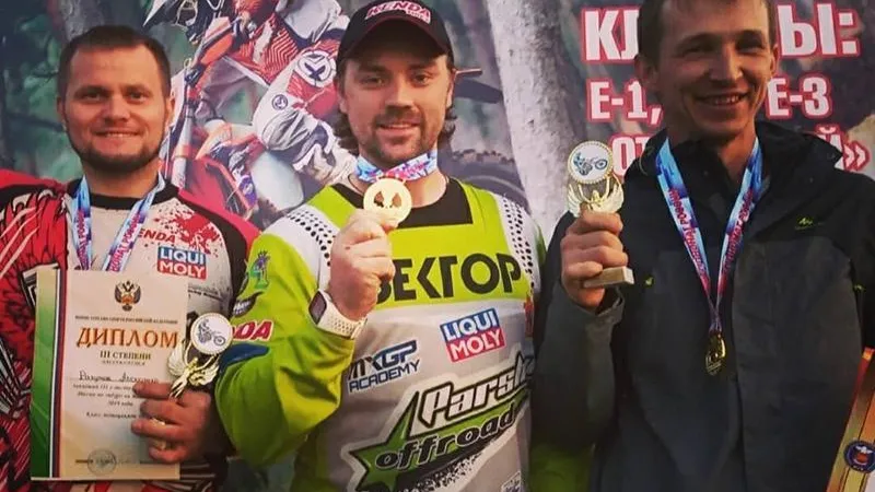 Подмосковный мотогонщик после европейской бронзы выиграл чемпионат России