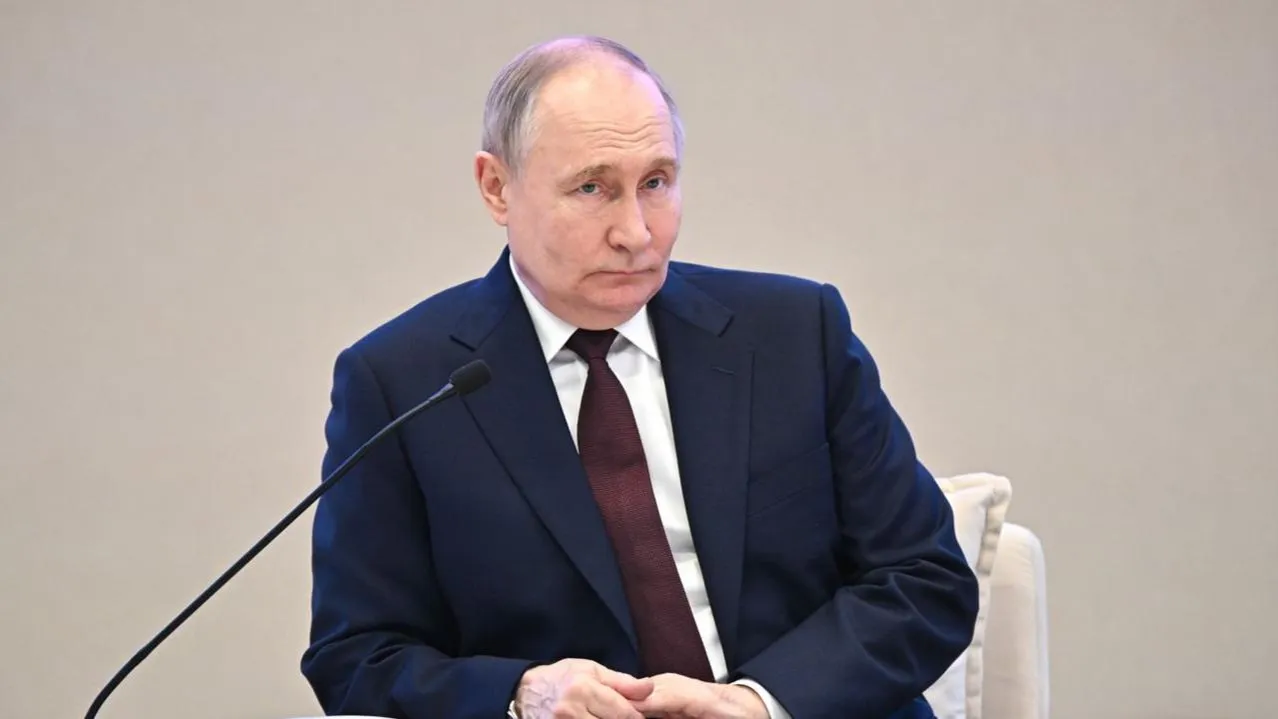 Владимир Путин посетил среднюю школу в ходе визита в Кызыл