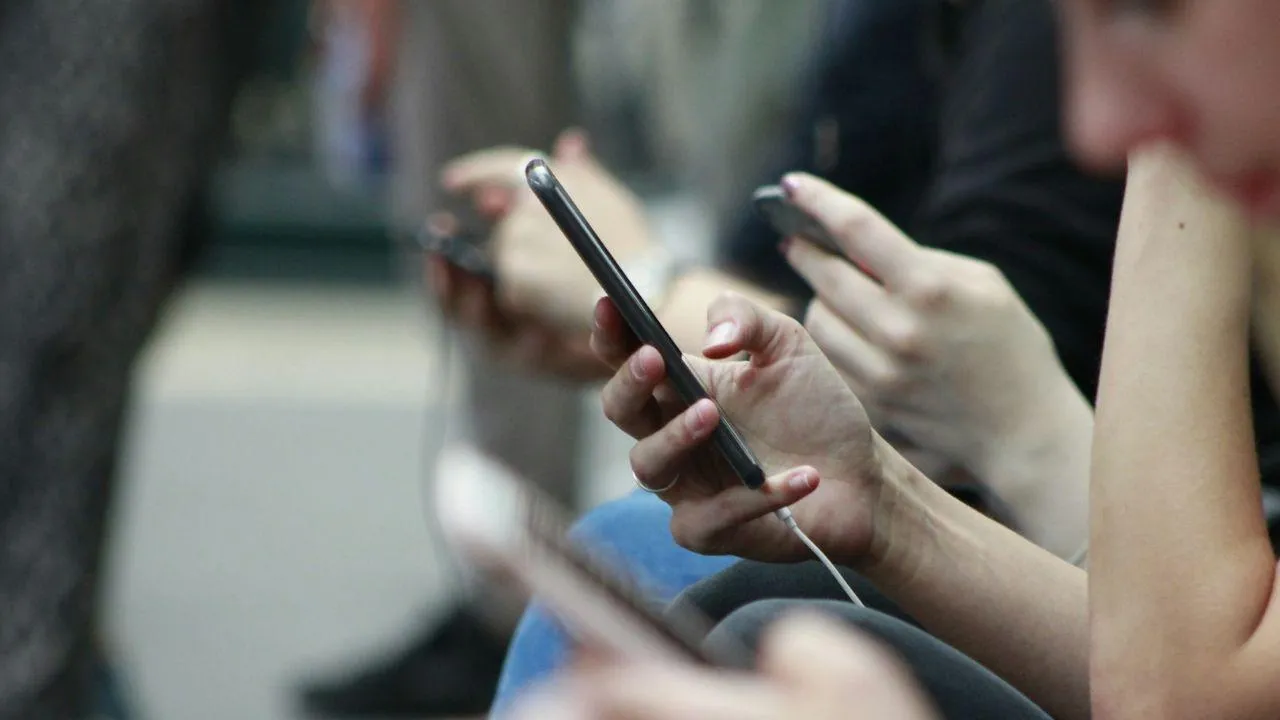 Лазейка в WhatsApp позволила мошенникам обманывать россиян