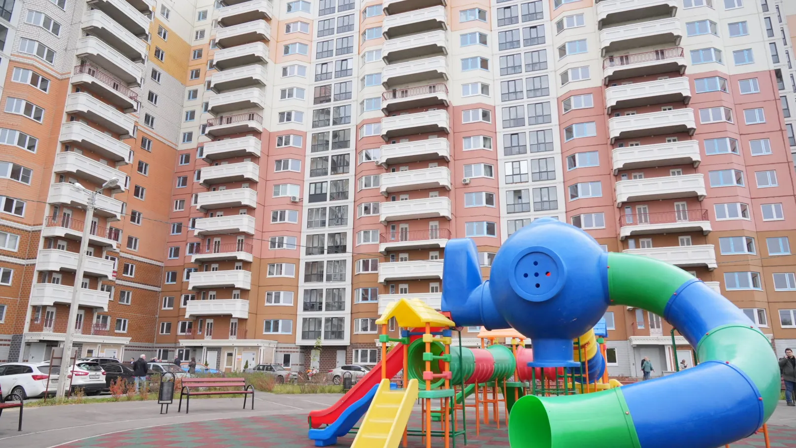 Названа зарплата, необходимая для ипотеки на трешку в мегаполисах