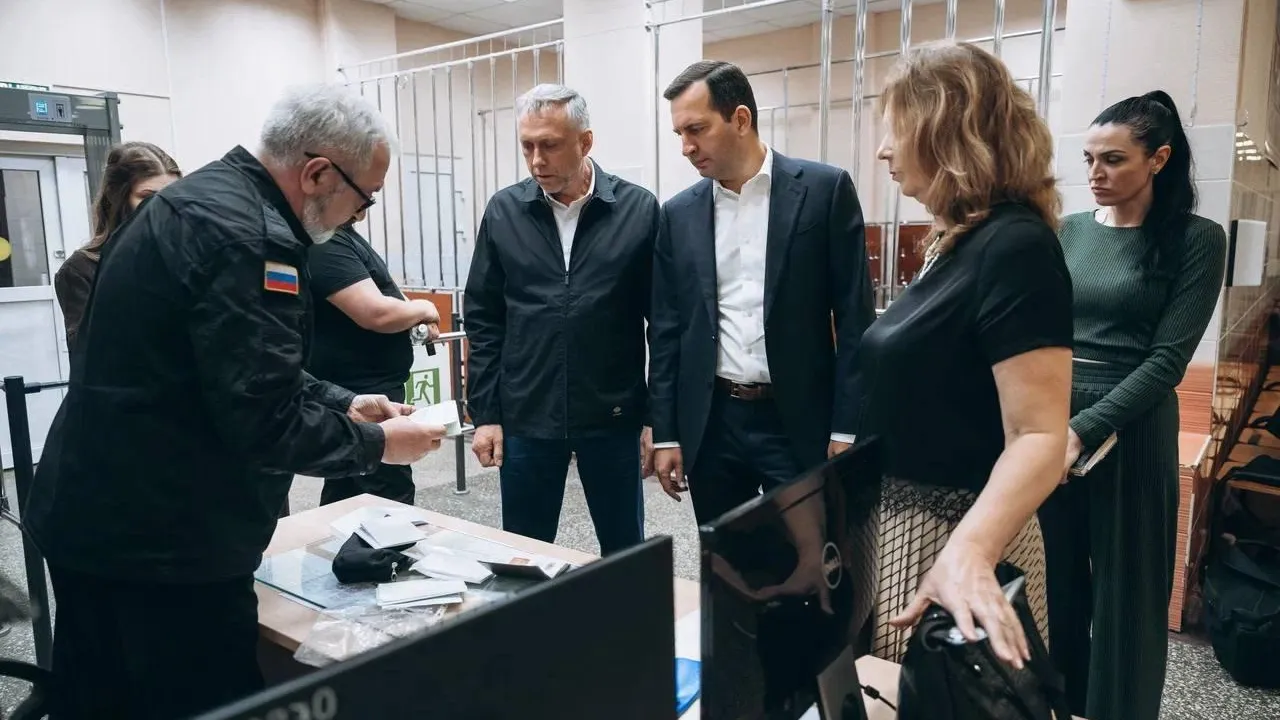 В городском округе Щелково глава проверил охрану школ